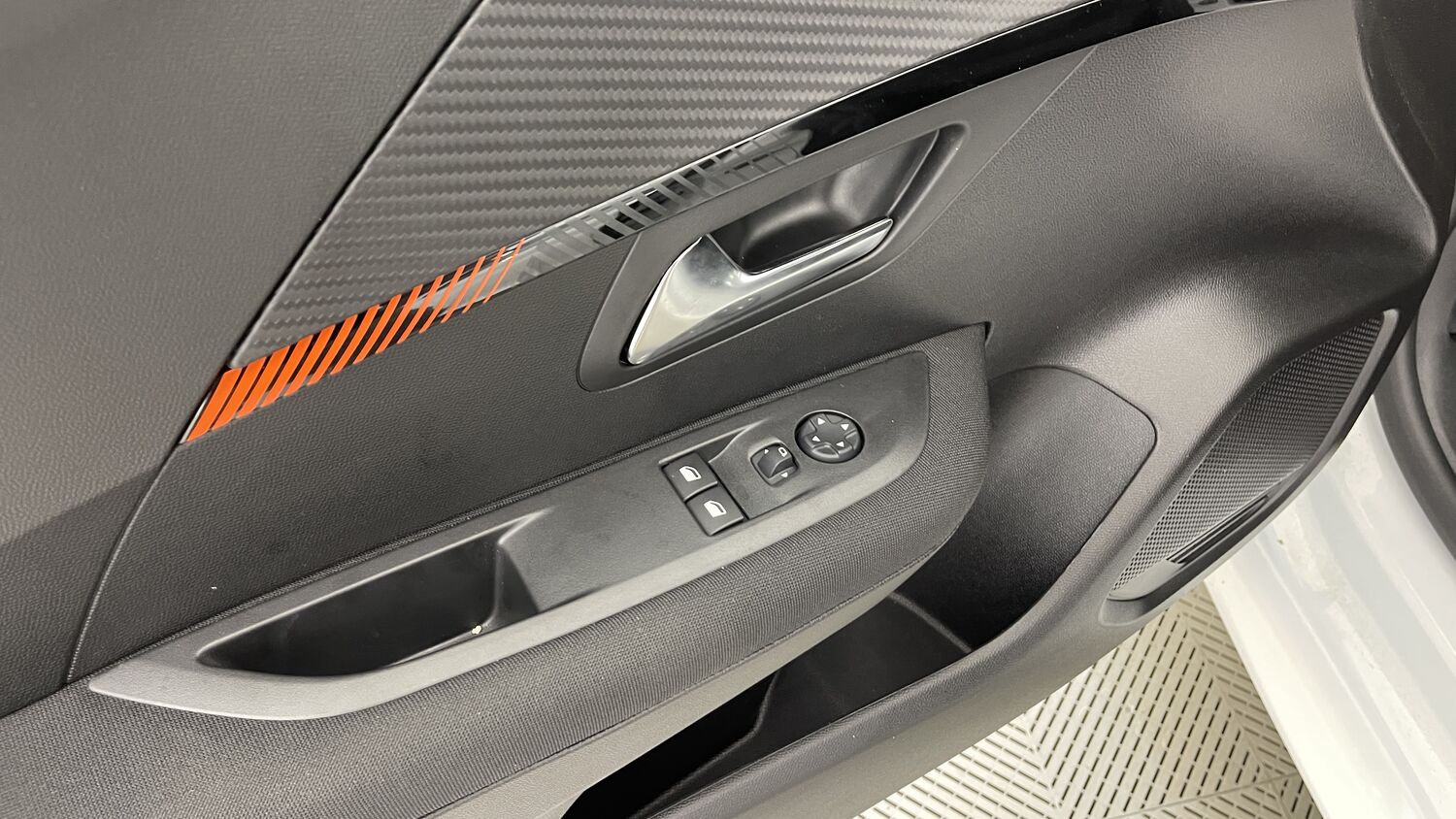 Peugeot 208 Active Essence – Image 9