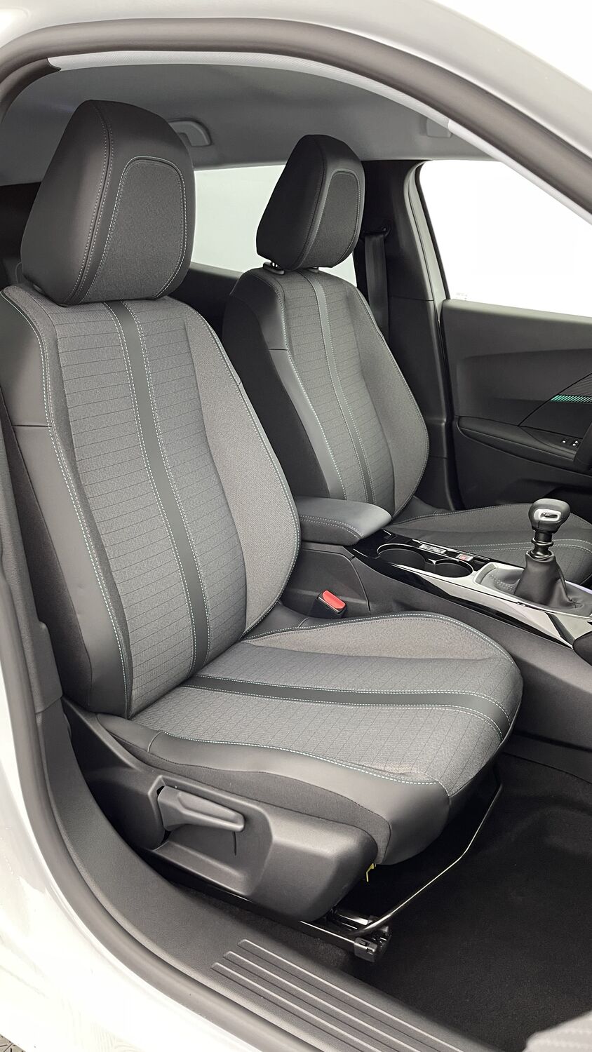 Peugeot 2008 Essence – Image 9