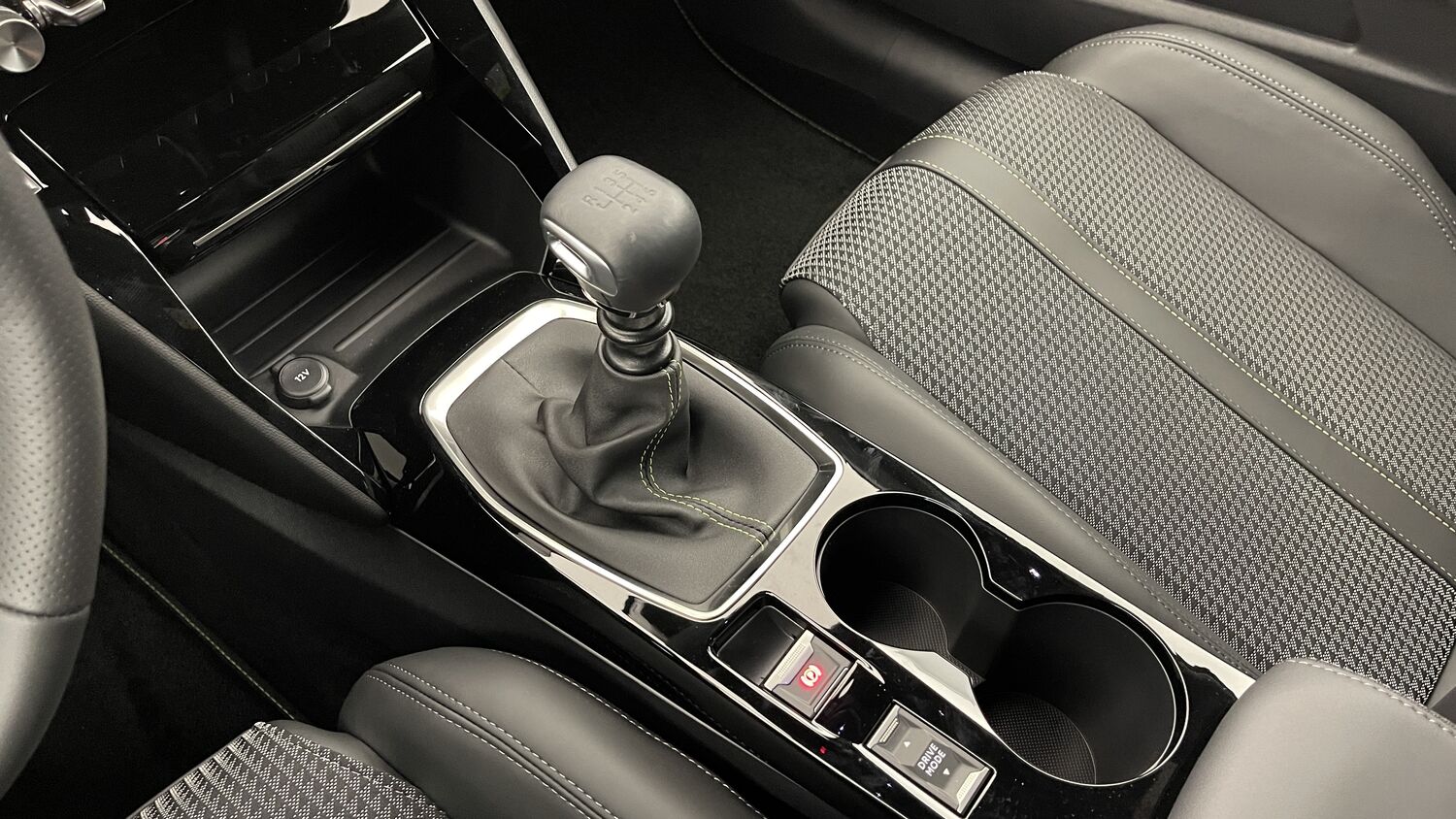 Peugeot 208 GT – Image 11