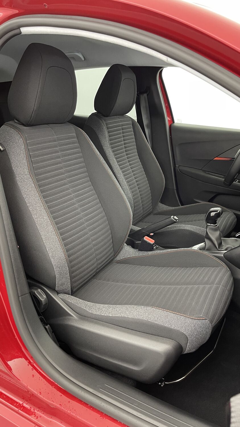 Peugeot 208 – Image 8